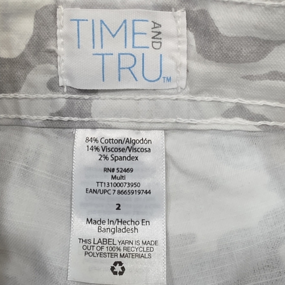 Time and Tru Light Gray Camo Cargo Shorts - Picture 2 of 2